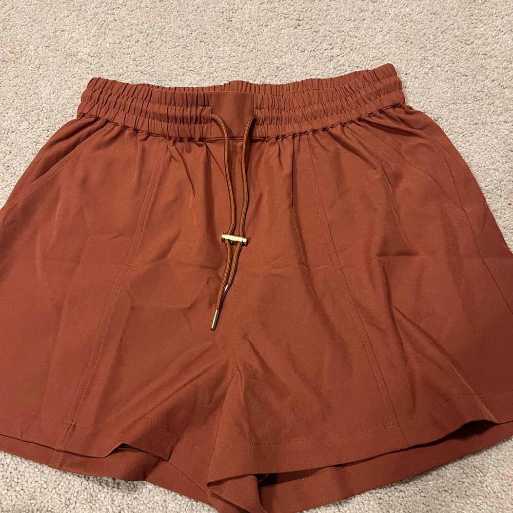Varley - NWOT - Barket Woven Shorts - Large - Mocha Bisquit